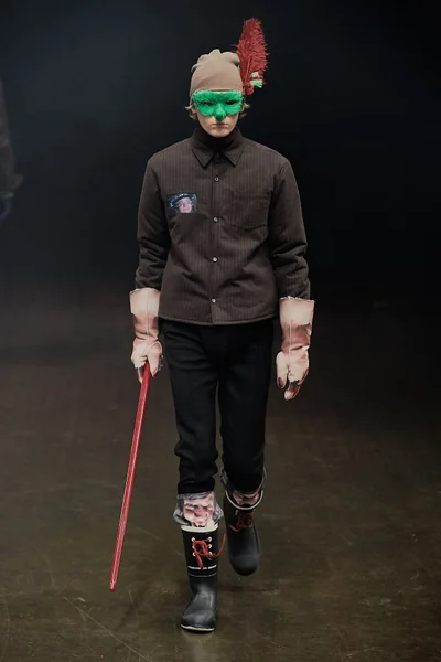 Look 17